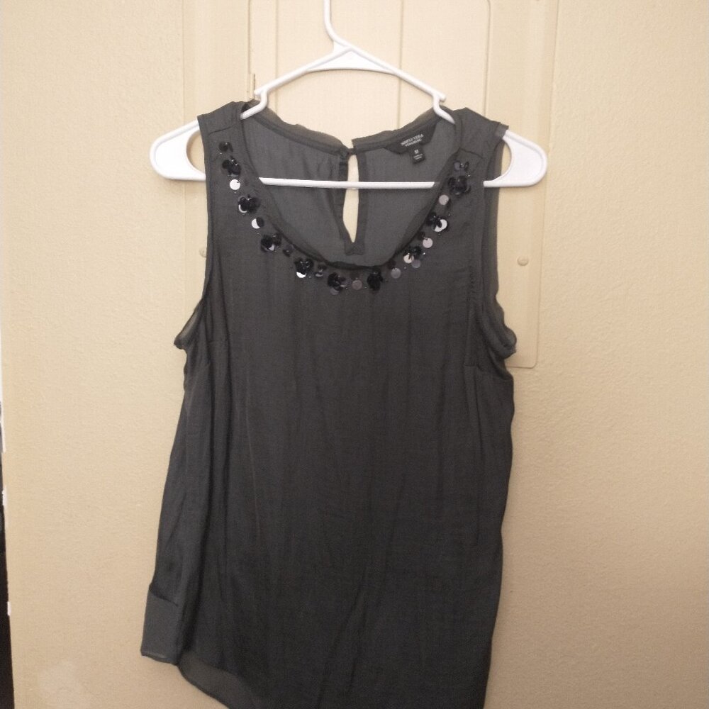 Vera Wang sleeveless cocktail wear tank top with decorative collar. Size M.